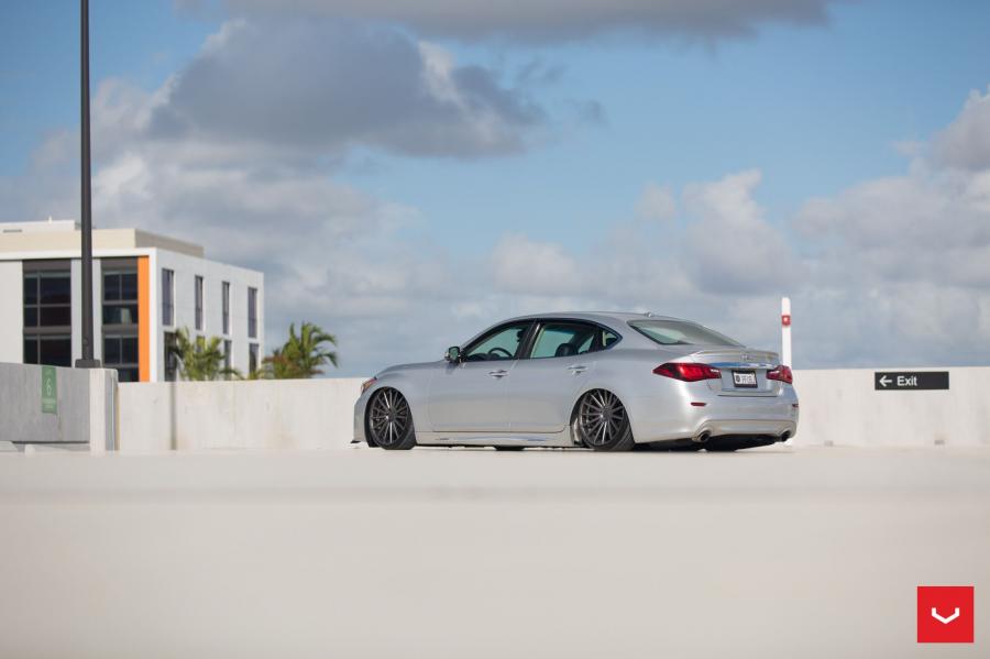  Infiniti Q70 on Vossen Wheels (VFS2) 2017 года  (фото 17 из 43)